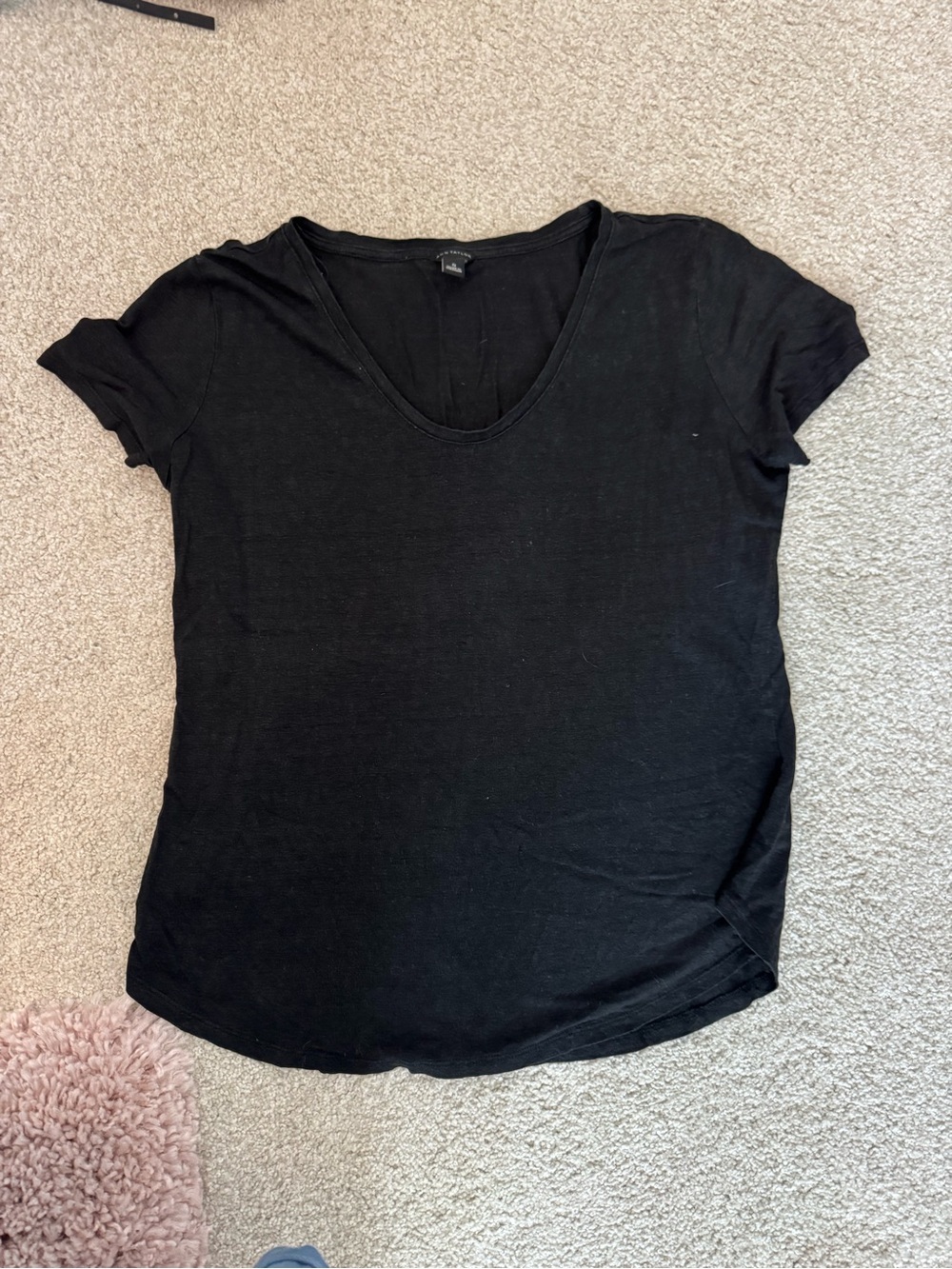 Ann Taylor Black Short-Sleeve V-Neck Tee